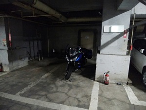 地下駐車場内