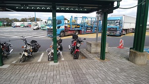海老名SA 二輪車駐車スペース