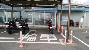 西湘PA 二輪車駐車スペース