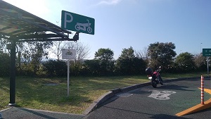 平塚PA 二輪車駐車スペース