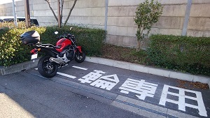 小田原PA 二輪車駐車スペース