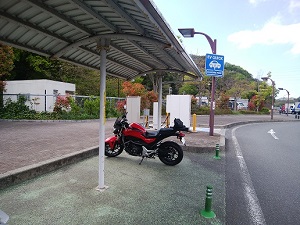 横須賀PA 二輪車パーキング