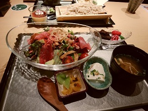 マグロとアボカドの菜圓丼(健康米)＆ガトーショコラ