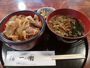 ランチメニュー 牛丼と蕎麦をチョイスの写真です