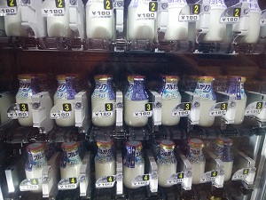 牛乳類の自動販売機