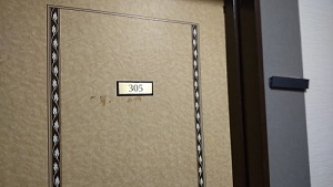 3階305号室