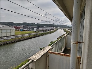 客室からの眺め(右方向)の写真です