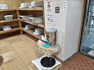 脱衣所内 冷水ポットの写真です