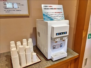 岩盤浴室前 冷水機の写真です