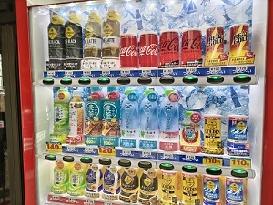 割烹旅館 西山 ジュース類 自動販売機の写真です